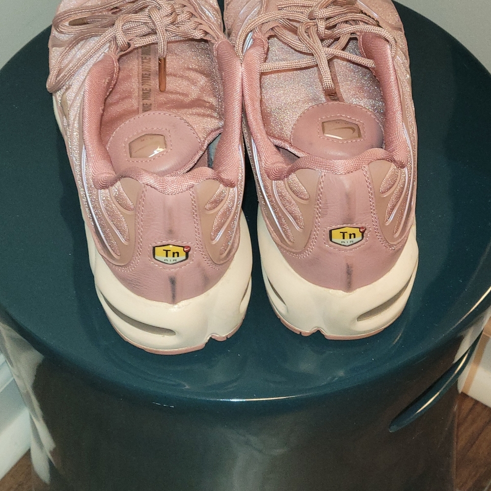 Nike - Picture 3 of 3